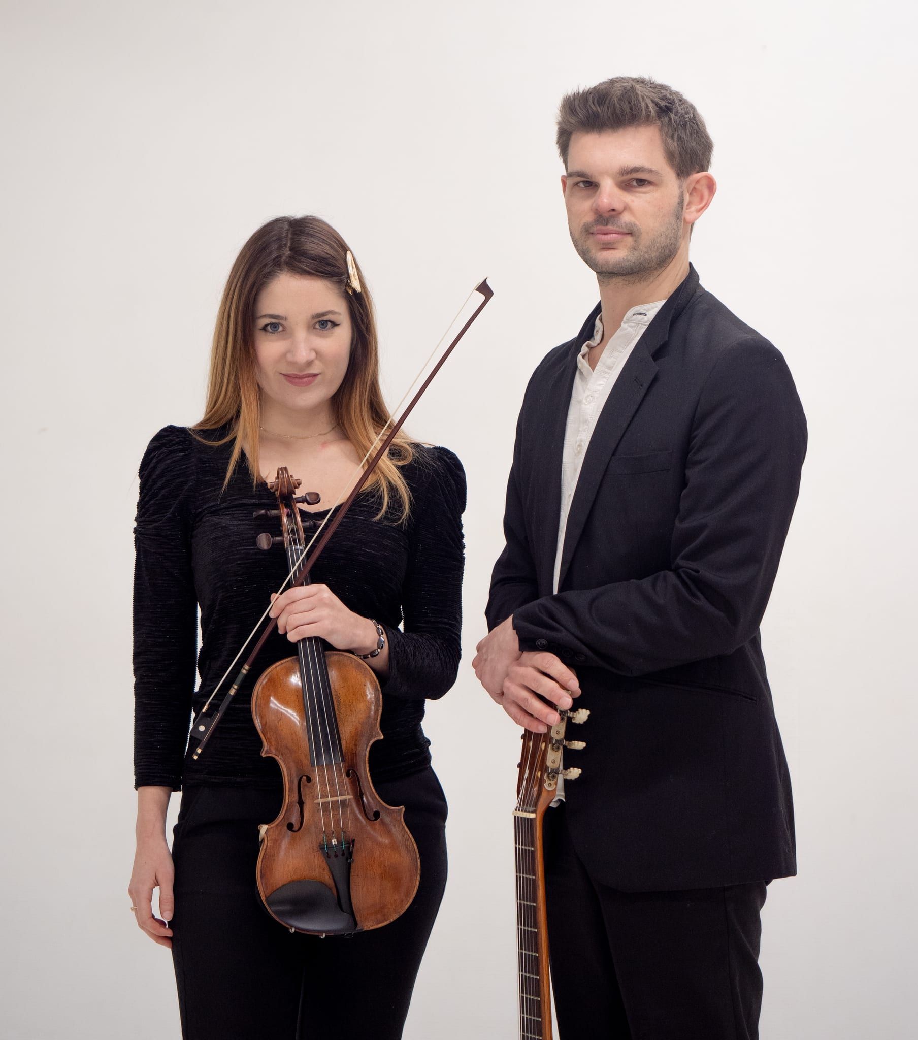Musiciens installés pour un mariage dans un domaine girondin