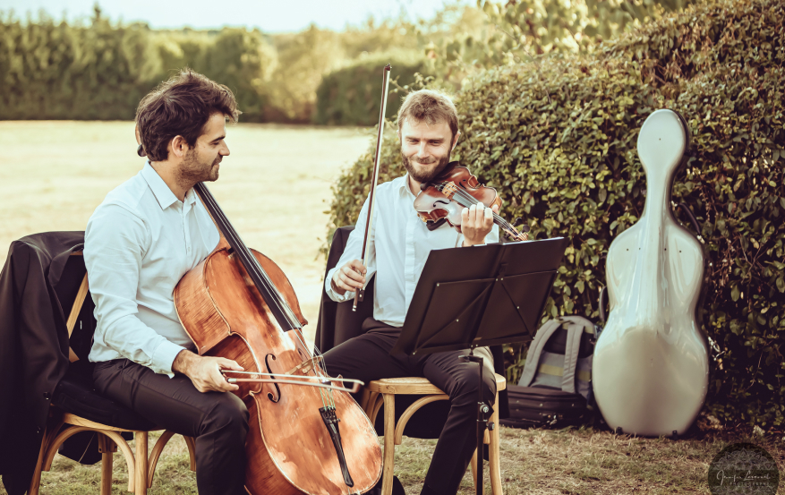 Récital Production musicians at a wedding ceremony in South-West France
